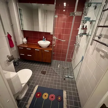 Spacious Floor In The Center *