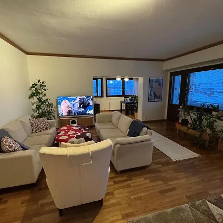 Spacious Floor In The Center *