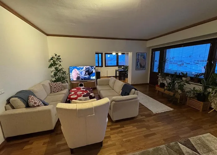 Spacious Floor In The Center *