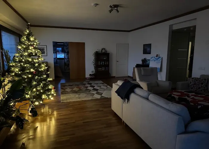 Spacious Floor In The Center *